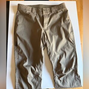 New condition- Mens under armour pants